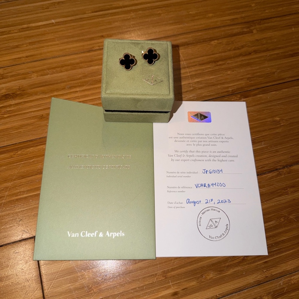 Van Cleef & Arpel Vintage Alhambra Black Onyx 18 KT. Gold earrings full set.